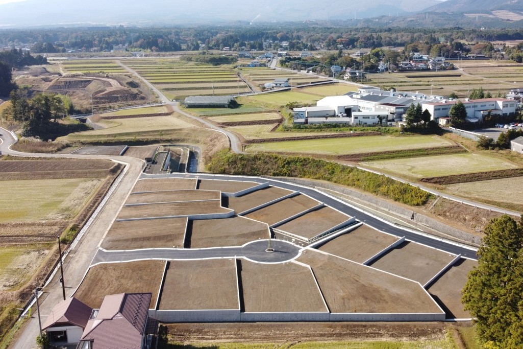 御殿場市高根「エンブルタウン御殿場」 1
